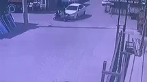Kocaeli'de Otomobil ve Motosiklet Çarpıştı
