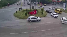 Akan trafiğe rağmen 1 dakika içerisinde Türk bayrağını yerden kaldırdılar