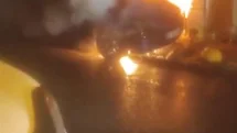 Fatih’te otomobili alevlere teslim oldu, araç sahibi "kundaklama" iddiasında bulundu