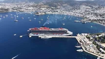 Dev Kruvaziyer Scarlet Lady Bodrum'a Yanaştı