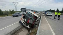Kazada araçta sıkışan sürücünün imdadına vinç operatörü yetişti
