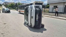 Eskişehir'de PTT Aracına Çarpma Kazası