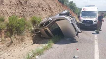 Manisa'da Takla Atan Otomobilde 2 Yaralı