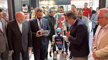 Mağazasının anahtarını "G1" robotu teslim etti