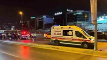 Bakırköy E5’te kontrolden çıkan motosiklet direğe çarptı: : 2 ölü