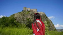 Gümüşhane'de Dağcılar Türk Bayrağı Astı