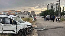Adıyaman'da İki Araç Çarpıştı