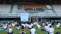 Sağlıklı yaşlanma için yoga yaptılar