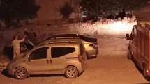 Araç motoruna giren kedi kurtarıldı