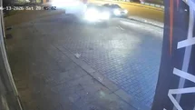 Kaza anı kamerada: İş yerine çarpmaktan son anda kurtuldu