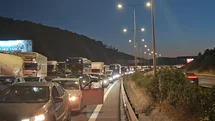 İstanbul'da Trafik Kazası: Tabela Devrildi