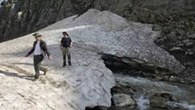 Bitlis’in Kar Suları Van Gölü’nü Besliyor