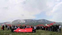 Gençler Erzurum'da Şehitleri Andı