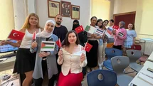 Yabancı gelinler Türkçe öğrenerek hayata uyum sağlıyor