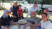 Burhaniye’de okul yararına gözleme yaptılar