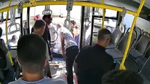 Epilepsi nöbeti geçiren yolcuyu hastaneye yetiştiren belediye otobüsü şoförü taktir topladı