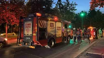 Bakırköy’de kaza yapan lüks araç yan yattı: 2 yaralı