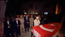 Ankara’dan getirilen gazi Mirza Keskin’in naaşı, Yüksekova’da düzenlenen törenle toprağa verildi