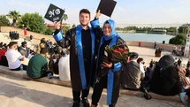 Anne ile oğlu aynı sıradan mezun oldu