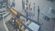 Yumruk, tokat ve tekmelerin havada uçuştuğu kavga kamerada