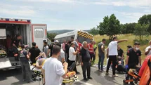 Edirne’de yolcu minibüsü tıra çarptı: 16 yaralı
