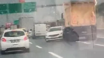 Kuzey Marmara Otoyolu’nda korku dolu anlar: Tır otomobili önüne alıp sürükledi