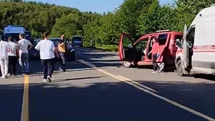Kontrolden çıkan araç, park halindeki araca çarptı: 3 yaralı