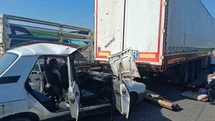 Osmaniye’de otomobil tıra çarptı: 3’ü çocuk 5 yaralı
