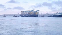 İstanbul Boğazı'nda Dev Geminin Geçişi