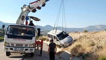 Mersin'de Levhaya Çarpan Araçta Yaralanma Yok