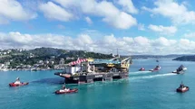 İstanbul Boğazı'ndan Dev Vinç Geçti