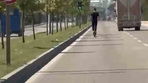Bursa'da Elektrikli Scooter ile Tehlikeli Yolculuk