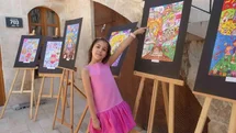 Resim yapmaya 2 yaşında başlayan Asya, 6 yılda 62 madalya kazanarak kişisel resim sergisini açtı