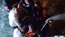 Van’da dereye düşen kamyonetin sürücüsü yaralandı