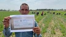 Tarla sahibinin verdiği çek sahte çıkınca işçilerin parasını ödemek için aracını sattı