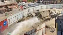 Rize'de Tarihi Köprüde Su Borusu Patladı