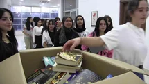 Bu gösteri biletle değil, kitapla seyrediliyor