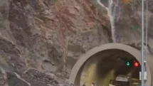 Artvin'de Karayolu Heyelanla Kapandı