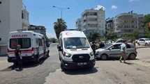 Antalya'da Motosiklet ve Otomobil Çarpıştı