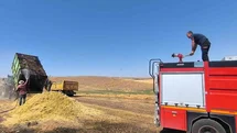 Kurtalan’da saman yüklü römork alevlere teslim oldu