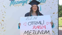 ’Otizm’ engel tanımadı, genç müzisyen üniversiteden mezun oldu