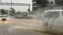 Denizli’de şiddetli yağış trafiği felç etti