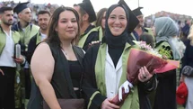 Anne-kızın Yalova'daki Mezuniyet Sevinci
