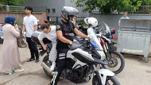 Bursa’da yanlış okula gelen adayların yardımına polis koştu