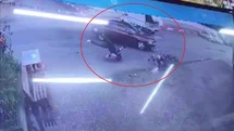 Antalya'da Motosiklet Kazası Güvenlik Kamerasında