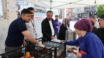 Pursaklar Belediyesi’nden YKS’ye giren adaylara ve ailelerine çay eşliğinde simit ve poğaça