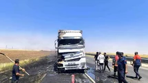 Mardin'de Tır Yangını Kontrol Altına Alındı