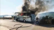 Muğla'da Servis Midibüsü Yanarak Kullanılamaz Hale Geldi