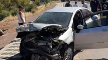 Ayvalık’ta trafik kazası: Araçta sıkışan sürücü kurtarıldı