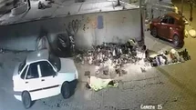 İzmir'de Kaldırımda Uyuyan Adamın Üzerinden Geçildi
